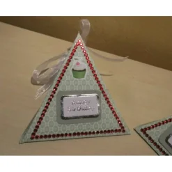 Geldgeschenk Geburtstag & Jugendweihe – Dreieckschachtel mintgrün mit Straßbordüre