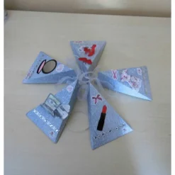 Geldgeschenk Geburtstag & Jugendweihe für Mädchen und Frauen – Dreieckschachtel personalisiert