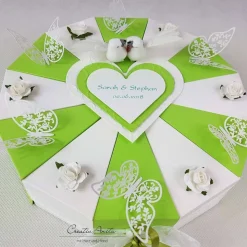 Geldgeschenk, Gutscheinverpackung - Hochzeitstorte Torte SCHMETTERLINGE Maigrün-Weiß Geldgeschenk