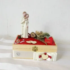 Geldgeschenk Hochzeit, Hochzeitsgeschenk, natur rot, Holzbox mit Brautpaar Figur