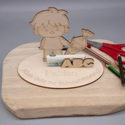 Geldgeschenk Junge mit Zuckertüte - aus Holz personalisiert