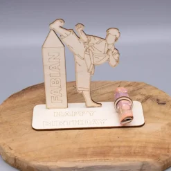 Geldgeschenk Karate - aus Holz personalisiert