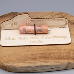 Geldgeschenk Kettensäge - aus Holz personalisiert