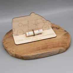 Geldgeschenk Krankenwagen - aus Holz personalisiert