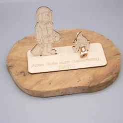Geldgeschenk mit Feuerwehrmann - aus Holz personalisiert