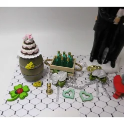 Geldgeschenk Männerhochzeit schwul – Geschenkidee mit Wein und Hochzeitstorte auf Leinwand