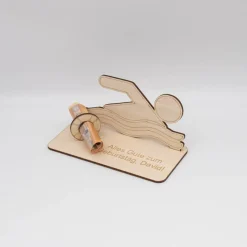 Geldgeschenk Schwimmen - aus Holz personalisiert