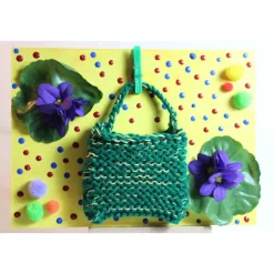 Geldgeschenk TASCHERL VEILCHEN Collage auf einer Malplatte inklusive Staffelei und einer kleinen Wolltasche