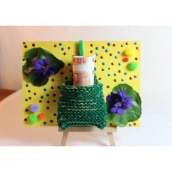 Geldgeschenk TASCHERL VEILCHEN Collage auf einer Malplatte inklusive Staffelei und einer kleinen Wolltasche