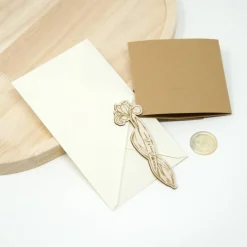 Geldgeschenk Umschlag mit Banderole, personalisierter Holzblume, Wachssiegel / Schwertlilie / Hochzeitsgeschenk