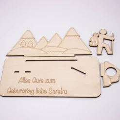 Geldgeschenk Wandern - aus Holz personalisiert