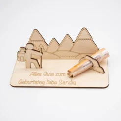 Geldgeschenk Wandern - aus Holz personalisiert
