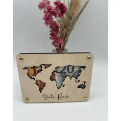 Geldgeschenk Weltkarte aus Holz – Personalisiertes Geschenk zur Hochzeit, Geburtstag & mehr