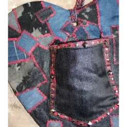 Geldgeschenk zu Valentinstag Muttertag oder Vatertag JEANSHERZ Collage, gestaltet auf einem herzförmigen Bambusbrett