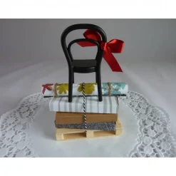 Geldgeschenk zum Umzug, zur Renovierung, für Möbel, auf kleiner Palette