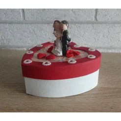 Geldgeschenkverpackung Herz mit Brautpaar und Verzierungen (rot-weiß)
