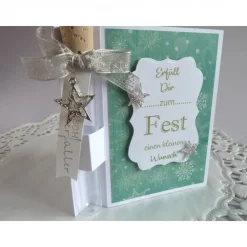 Geldgeschenkverpackung zu Weihnachten im Reagenzröhrchen