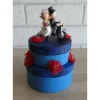Geldgeschenkverpackung zweistöckige Torte mit Brautpaar auf dem Motorrad und Verzierungen (blau/rot)