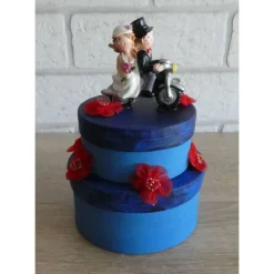 Geldgeschenkverpackung zweistöckige Torte mit Brautpaar auf dem Motorrad und Verzierungen (blau/rot)