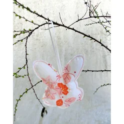 Genähter Osterhase für den Osterstrauß mit aufgenähtem Blumenmuster – Upcycling & Handarbeit