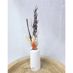 Geriffelte Vase inkl. Trockenblumen konisch - weiß - handgegossen - versch. Blumen zur Wahl