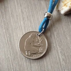 Geschenk / Kette mit einem alten 50-Pfennig-Stück von 1975