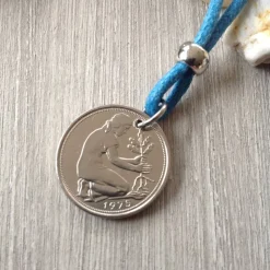 Geschenk / Kette mit einem alten 50-Pfennig-Stück von 1975