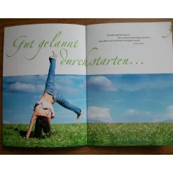 Geschenk Booklet , Büchlein, Taschenbuch mit Geschenkkarte -  Gut gelaunt, der etwas andere Jahresbegleiter