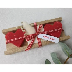 Geschenk Schafmilchseifen in Holzverpackung mit Seifenherzen