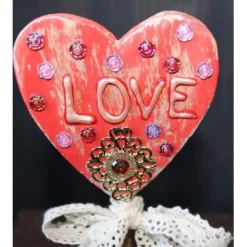 Geschenk Valentinstag HEIRATE MICH abstrakt gestalteter Herzaufsteller aus Holz m. Acrylfarbe im Shabby-Stil gestaltet