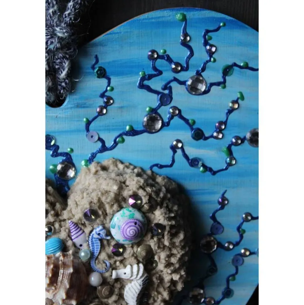 Geschenk zu Muttertag Valentinstag STRANDSPAZIERGANG maritime Collage, abstrakt gestaltet auf herzförmigem Bambusbrett