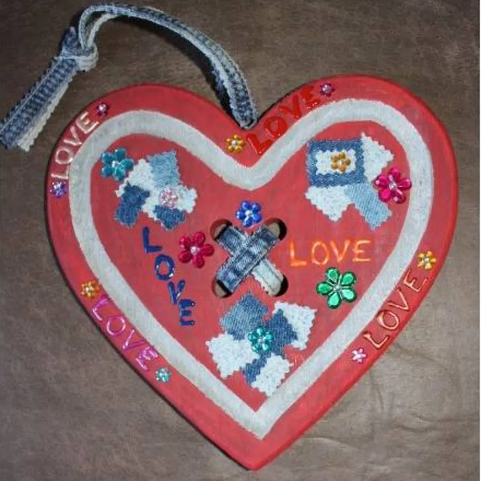 Geschenk zum Valentinstag LOVE abstrakt gestaltetes Herz aus Holz mit Acrylfarbe im Shabby-Stil bemalt