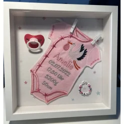 Geschenk zur Geburt, Erinnerungsrahmen, Rahmen mit besticktem Baby-Body in 3D-Rahmen, XL-Body, Geschenk zur Taufe