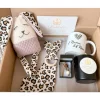 Geschenk zur Geburt Mama & Baby | Handmade Set mit Kuscheltier, Tasse & Kerze | Liebevolle Geschenkbox „Hallo Baby“