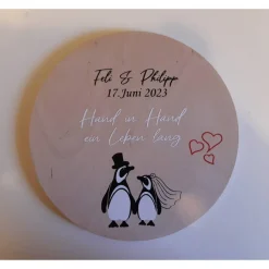 Geschenk zur Hochzeit, Jahrestag / personalisierte Holzscheibe / Spruch zur Hochzeit / Hochzeitstag / Hand in Hand