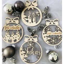 Geschenkanhänger,Christbaumanhänger, Christbaumschmuck, Weihnachtsanhänger aus Holz im 4-er Set, verschiedene Farben