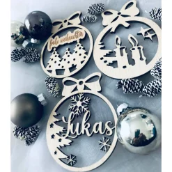 Geschenkanhänger,Christbaumanhänger, Christbaumschmuck, Weihnachtsanhänger aus Holz im 4-er Set, verschiedene Farben
