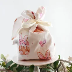 Geschenkbeutel aus Stoff für Ostern für Kinder – personalisiert & wiederverwendbar - Cake Bunny