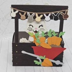 Geschenkbox Osterhase | Handgefertigt | Rote Schubkarre & Möhren | Box für Geld & Gutscheine | Mit abnehmbarem Anhänger