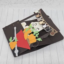 Geschenkbox Osterhase | Handgefertigt | Rote Schubkarre & Möhren | Box für Geld & Gutscheine | Mit abnehmbarem Anhänger