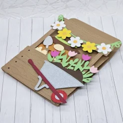 Geschenkbox Wichtelbox Gartenarbeit – Handgemachte Geschenkverpackung mit Wichtel & Schubkarre