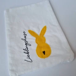 Geschenkesäckchen mit passendem Label für Ostern - LIEBLINGSHASE - in gelb von he-ART by helen hesse