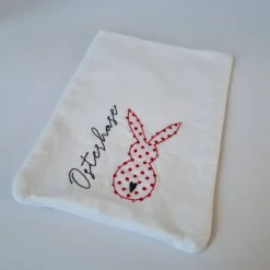 Geschenkesäckchen mit passendem Label für Ostern - OSTERHASE - in weiß mit roten Pünktchen von he-ART by helen hesse