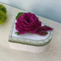 GESCHENKSCHACHTEL, AUFBEWAHRUNG, Holzherz, Filzblüte, Handmade, Geschenk Geburtstag, Muttertag,Schmuckaufbewahrung