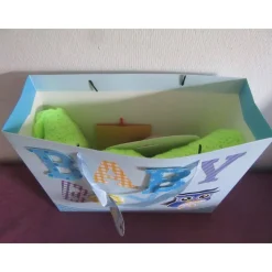 Geschenkset - Babydecke mit Spielzeug und Karte