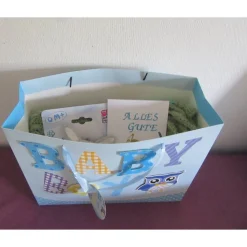 Geschenkset - Babydecke mit Spielzeug und Karte