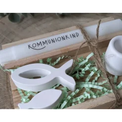 Geschenkset Kommunion, Kommunionkerze, Geschenk, Kerze mit Kerzenständer, Kerze und Fische/Schiffchen, Raysin