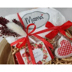 Geschenkset MAMA mit Schafmilchseife Rose, Handtuch und Seifenherz, Wohlfühlpaket mit Trockenblumen dekoriert