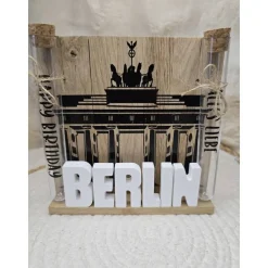 Geschenkset Städtetrip – Personalisierte Stadt aus Raysin mit Geschenk-Röhrchen & Holzrückwand