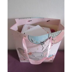 Geschenkset zur Geburt - Babydecke, Babyspielzeug und Karte